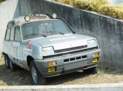Шутка, выступившая в Дакаре: шестиколесный Renault 5