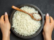 Белый рис получается рассыпчатым и очень вкусным