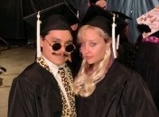 Аманда Байнс отпраздновала окончание обучения в колледже моды