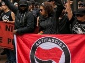 В Киеве антифашисты избили девушку-подростка за национализм (фото)