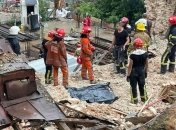 Во Львове рухнула стена жилого дома, есть информация о жертвах: первые фото