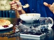 Лайфхак: Как спасти упавший в воду смартфон