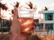 Чим небезпечні холодні напої влітку для шлунку