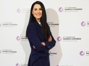 Знаменитую украинскую телеведущую прокатилась с сыном на санках