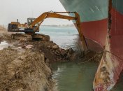 Коллапс в Суэцком канале обходится почти в $10 млрд ежедневно: пришлось решиться на крайности