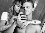 З турботою про медиків: Майлі Сайрус та Коді Сімпсон пригостили обідом лікарів