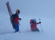 Отчаянная туристка в шортах пыталась забраться на вершину горы в Польше в 20-градусный мороз (фото)