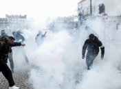 Протесты "желтых жилетов": полиция применила слезоточивый газ 