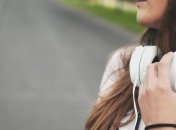 Чтобы не сбил автомобиль: новые умные наушники предупредят об опасности