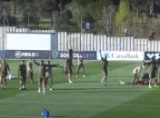 Переболевший коронавирусом футболист "Атлетико" потерял сознание на поле (видео)