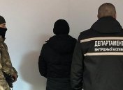 Старые шины по цене новых: экс-работников полиции Запорожья поймали с поличным (Видео)