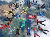 Невероятное зрелище: парашютисты установили на Харьковщине новый рекорд (Видео)