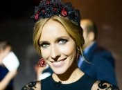 Катя Осадчая в окружении красных ягод ослепила фанатов улыбкой