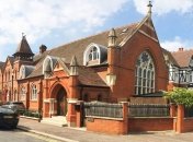 Заброшенную церковь превратили в шикарный дом (Фото)