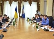 Луценко обсудил с послом Франции иностранные инвестиции в Украине