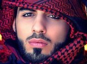 Мужчина, депортированный за красоту, получил дорогой подарок