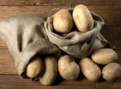 Картоплю краще зберігати у мішку
