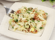 Салат с курицей и курагой