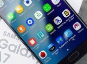 Компания Samsung выпустила новый смартфон с тремя основными камерами