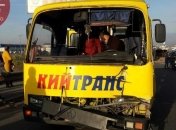 Под Киевом массовое ДТП: грузовик протаранил маршрутку и перевернулся