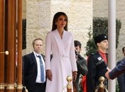 Роскошное сине-золотое платье: королева Рания поразила стилем