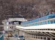 Мост Метро в Киеве — в аварийном состоянии, его нужно перекрывать, считает эксперт