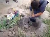 Опасные игры - на Винничине мальчик застрял в земле по плечи (видео спасения)