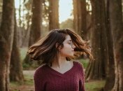 Выбор модных причесок на лето 2022 достаточно велик