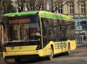 Киянин загинув під колесами тролейбуса