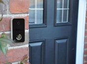 Дверной звонок, который имеет инфракрасную камеру и Wi-Fi