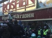 Марш за импичмент: на Майдане, разбили витрины магазина Roshen 