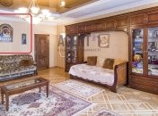 Пшонка продает? Сеть повеселили фото "богатого" интерьера в киевской квартире