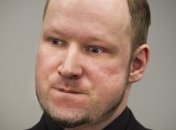 Террорист Брейвик хочет, чтобы его мундир был выставлен в музее 