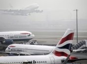Плохая погода ограничила работу авиасообщения в Лондоне