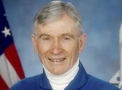 Скончался побывавший на луне астронавт Джон Янг