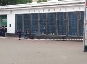У метро "Арсенальная" в Киеве у мужчины в рюкзаке взорвалось неизвестное вещество