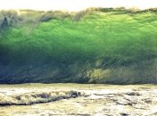 На Индонезию обрушилось цунами: есть погибшие и пострадавшие