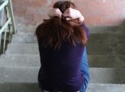 Жесткая травля из-за парня: девочке оказывают помощь