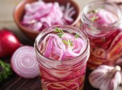 Если и мариновать лук, то только так!