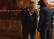 Ночью в Киеве подстрелили украинского военного: первые детали и фото с места