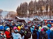 "Хайпово проходим пандемию": фото из Буковеля и Ивано-Франковска сравнили в сети