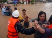 Не менее 13 человек погибли в результате наводнения в Индонезии