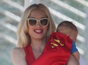 Гвен Стефани с сыновьями на футбольном матче (ФОТО)