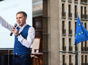 Украинский языковед убеждает, что ласковая украинизация лучше принуждения