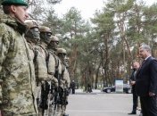 Порошенко: Сильная армия - основной показатель безопасности Украины