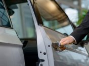 Многие привыкли хлопать дверью, как на старой "копейке"