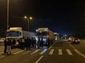 Водители-дальнобойщики перекрыли трассу Одесса-Киев