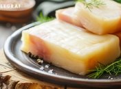 Даже при правильном хранении, сало может пожелтеть (изображение создано с помощью ИИ)