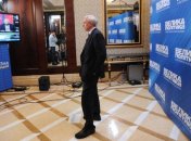 Азаров будет голосовать в столичной русскоязычной школе