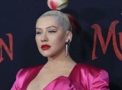 Кристина Агилера предстала с оголенными плечами: жаркое фото